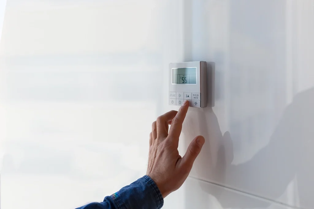 what does hold mean on a thermostat